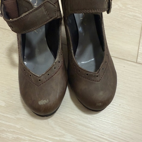 3/$10 Catwalk Brown Buckle Closed Toe Heels - Picture 3 of 8